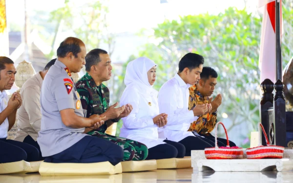Thumbnail Berita - Ziarah Makam Bung Karno Dampingi Wapres Gibran, Khofifah: Semangat Nasionalisme adalah Pedoman Berbangsa
