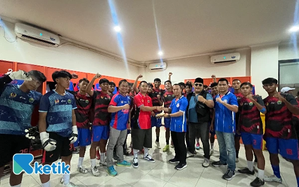 Thumbnail Berita - Pengusaha Sawit Asal Malang Beri Bonus dan Janjikan Rp50 Juta ke Tim Sepak Bola Porprov Kota Malang