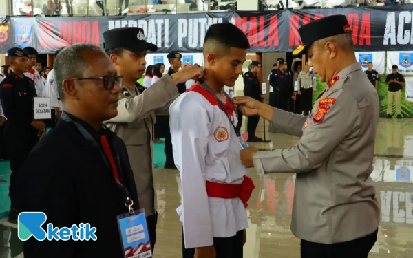 Foto Wakapolda Aceh Brigjen Pol. Ari Wahyu Widodo secara resmi membuka Kejuaraan Daerah (Kejurda) Merpati Putih Piala Kapolda Aceh Tahun 2025. (Foto/Helman/Ketik)