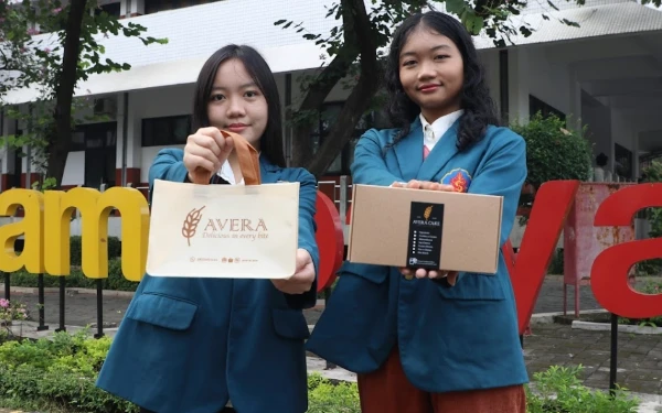 Thumbnail Berita - Cerita Mahasiswa Ubaya Tekuni Bisnis Cake hingga Raih Beasiswa Ke Cina
