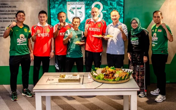 Thumbnail Berita - Genap Berusia 98 Tahun, Azrul Ananda Berharap Persebaya Jadi Klub Mandiri