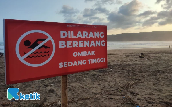 Thumbnail Berita - Ombak Muara Pancer Dorr Pacitan Telan Korban, 1 Tewas 3 Anak Belum Ditemukan