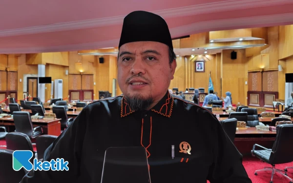 Thumbnail Berita - Johari Mustawan Soroti Pelaksanaan SPMB Jenjang SMP: Jangan Sampai Ada Anak Surabaya yang Tidak Sekolah