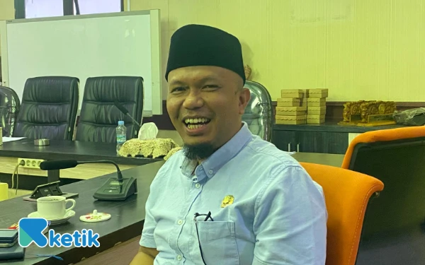 Thumbnail Berita - Komisi A DPRD Dukung Pemkot Surabaya Brantas Rokok Ilegal, Harap Ada Penjagaan di Perbatasan