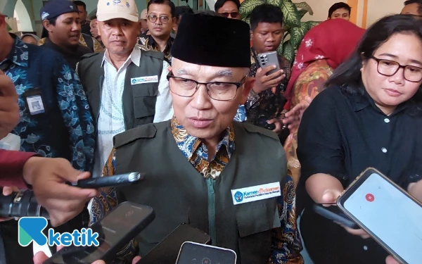 Thumbnail Berita - Jangan Percaya Jalur Cepat! Wamendikdasmen Ajak Orang Tua Melapor Jika Ada Kecurangan