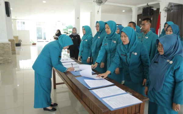 Thumbnail Berita - Pelantikan PKK Kecamatan Kelurahan/Desa, Yusnila Indriati Tekankan Peningkatan Peran PKK