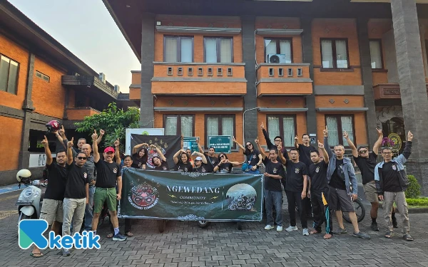 Thumbnail Berita - Implementasi Tri Hita Karana, Komunitas "Ngewedang" Gelar Aksi Bersih-Bersih Pantai Seminyak Bali