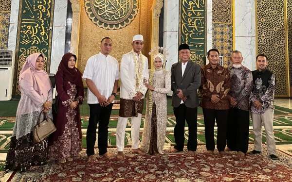 Thumbnail Berita - Sah! Rizky Ridho Nikahi Sendy Aulia, Intip Momen Sakral Pernikahan Bintang Timnas Indonesia di Masjid Al Akbar Surabaya