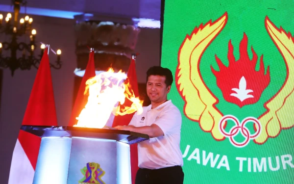 Thumbnail Berita - Obor Porprov Jatim 2025 Menyala, Emil Dardak: Momen Bersejarah Dimulai