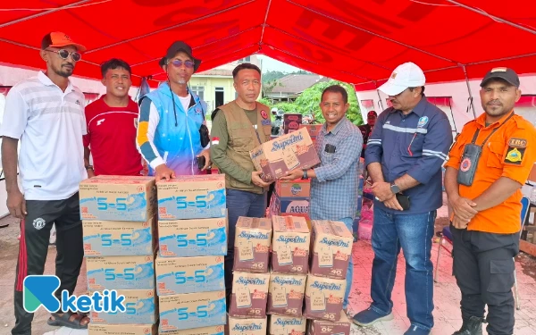 Thumbnail Berita - Kompas Halsel Beri Pesan Lingkungan Saat Serahkan Bantuan Bagi Korban Banjir di Bacan