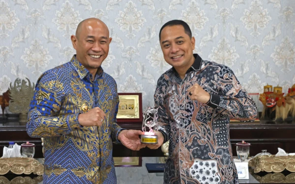 Thumbnail Berita - Wali Kota Surabaya Paparkan Optimalisasi PAD di Hadapan Wali Kota Lubuk Linggau