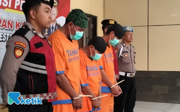 Foto Tiga tersangka, MAS, S, dan SY saat ditampilkan kepada insan media di Mapolresta Sidoarjo. (Foto: Polresta Sidoarjo)