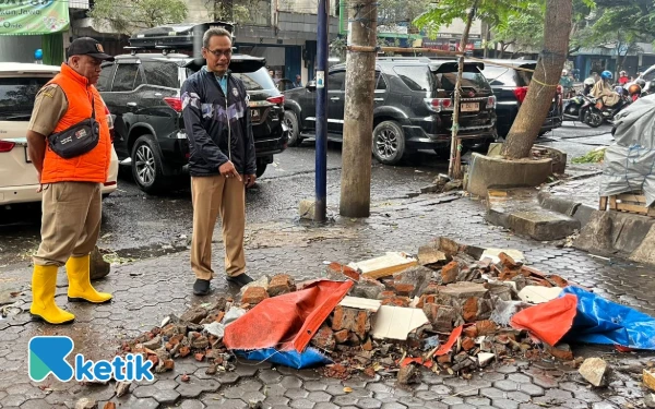 Gambar Pasar Besar Malang Semakin Rapuh! Tembok Ambruk Timpa Pedagang, Kapan Revitalisasi?