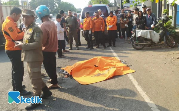 Gambar Innalillahi... Pasutri Surabaya Kecelakaan Tragis, Istri Meninggal di Lokasi