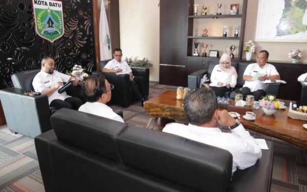 Gambar Perkuat Iklim Investasi, Wali Kota Batu Permudah Perizinan Berusaha  ‎