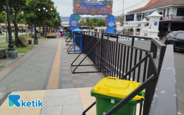 Gambar Tertangkap Buang Sampah di Festival Ronthek Pacitan? Siap-siap Viral di Medsos