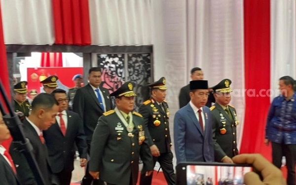 Jokowi Tegaskan Pemberian Pangkat Jenderal Kehormatan Prabowo Sesuai Undang-Undang