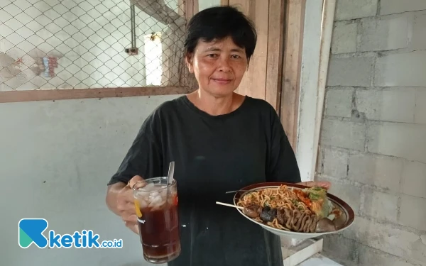 Makan Hemat di Warung Prasmanan Mak Widiyono Pacitan, Rp8.000 Porsi Kuli!