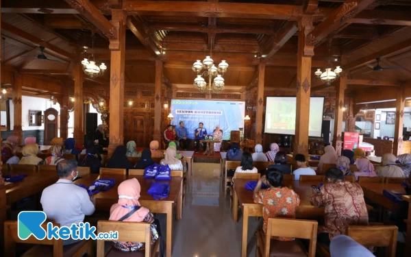 Foto Peserta tampak khidmat mengikuti sosialisasi BUMN Sektor Kontruksi, Sabtu (15/4/2023) (Foto: Al Ahmadi/Ketik.co.id)