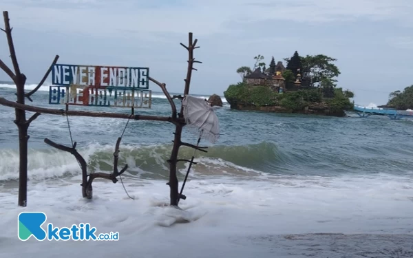 Banjir Rob dan Gelombang Tinggi Terjang Pesisir Malang Selatan