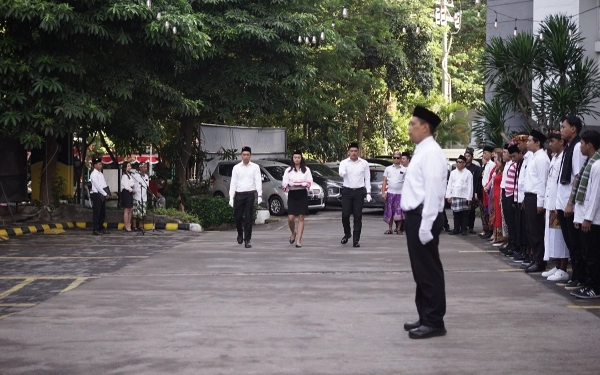 Rayakan HUT RI, Hotel Grand Darmo Suite Surabaya Gelar Upacara Istimewa