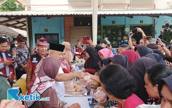 Harga Murah, Warga Serbu Operasi Pasar TPID Kabupaten Malang di Pasar Dampit