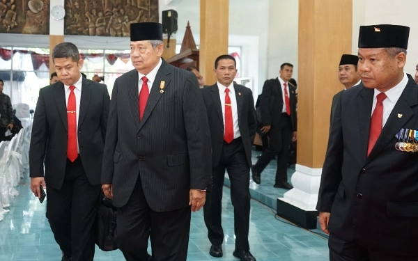 Foto Kedatanganan Susilo Bambang Yudhoyono di tempat upacara. (Foto: Prokopim)