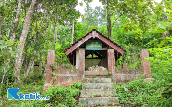 Foto Makam Ki Ageng Buwono Keling ke Dua di Ngalos Desa Banjarjo (Foto: Al Ahmadi/Ketik.co.id)