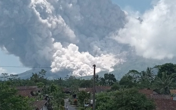 Thumbnail Berita - Merapi Erupsi, 8 Desa Terdampak  Abu Vulkanik