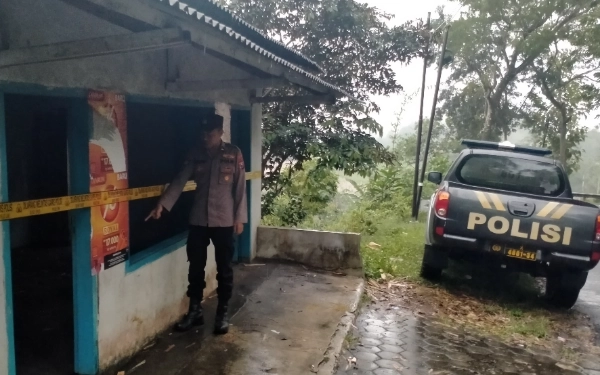 Thumbnail Berita - Mayat Bayi Dibungkus Kresek Ditemukan di Toko Kosong, Polres Malang Buru Pelaku Pembuangan