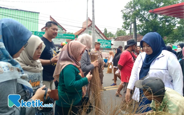 Thumbnail Berita - Baru 3 Hari Dilantik, Wabup Situbondo Ulfi Langsung Blusukan Dukung UMKM di CFD