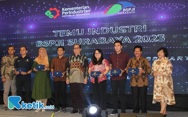 Thumbnail Berita - Balai Standardisasi dan Pelayanan Jasa Industri Surabaya Beri Penghargaan Kepada Pelanggan Loyal