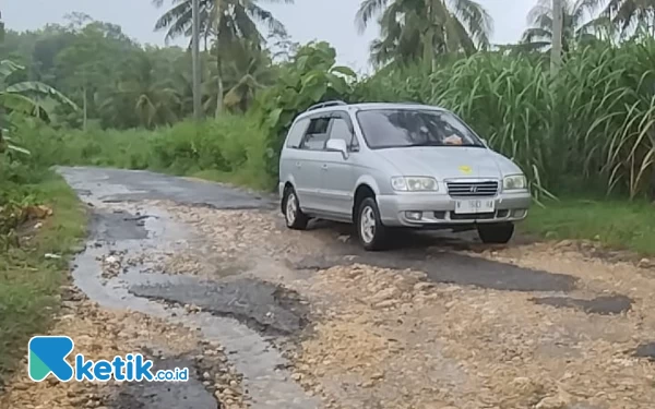 Thumbnail Keluhan Wisatawan, Pantai Malang Selatan Indah Tapi Jalannya Susah