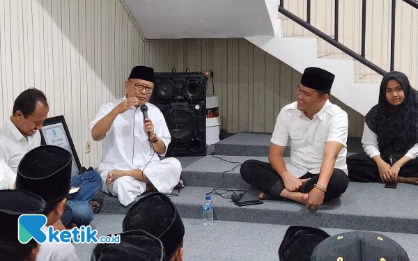 Foto KH Hambali saat memberikan ceramah di kantor Ketik, Jumat (19/5/2023).(Foto: Husni Habib/Ketik.co.id)