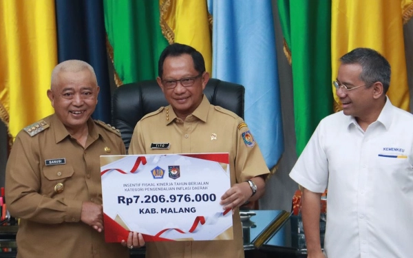 Thumbnail Berhasil Kendalikan Inflasi, Bupati Malang Terima Insentif Fiskal Rp 7,2 Miliar