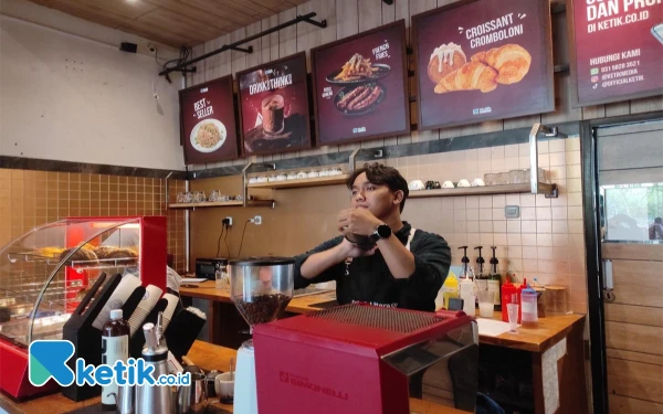 Foto Ketik Kafe dan literasi memiliki barista yang berpengalaman. (Foto: Fitra/Ketik.co.id)