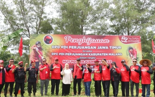 Thumbnail Berita - Penghijauan, PDI Perjuangan Jatim Tanam 2.500 Bibit Pohon di Malang Selatan