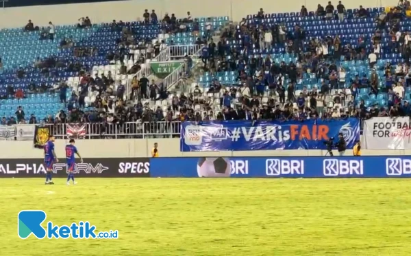 Thumbnail Berita - Petaka Kartu Merah Al Farizi Arema FC Dikalahkan Persik 0-3, Kutukan Kanjuruhan?