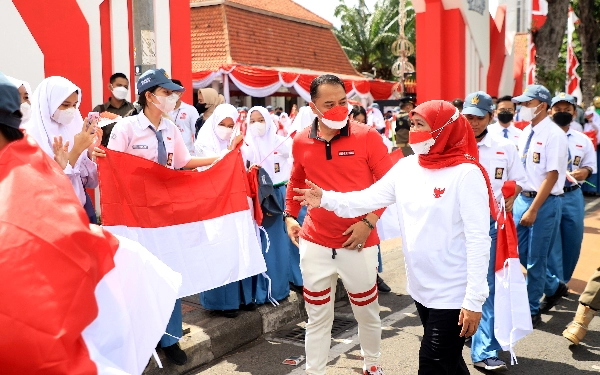 Thumbnail Meriahkan HUT RI, Pemkot Surabaya Bagikan 10 Juta Bendera Merah Putih