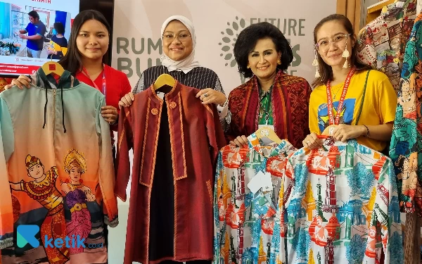 Thumbnail Berita - Momen Ida Fauziah-Nanny Tjahjanto Borong Produk UMKM G20 Indonesia