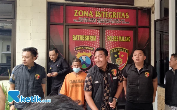 Thumbnail Polres Malang Amankan 2 Pelaku Pungli di Pantai Selok Banyu Meneng