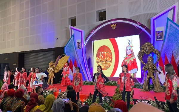 Thumbnail Berita - Batik Fashion Fair 2022 di Surabaya, Resmi Dibuka
