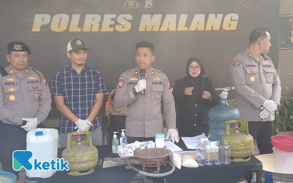 Thumbnail Berita - Polres Malang Tangkap Pengedar Miras Ilegal, Pelaku Sakit-sakitan