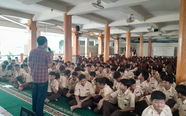 Thumbnail Asah Berpikir Kritis, 926 Siswa SMA Al-Islam Krian Ikut Pelatihan Jurnalistik