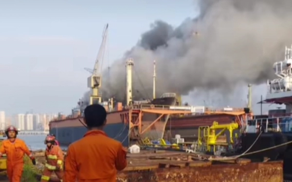 Thumbnail Kapal Samudra Anugerah Mandiri 8  Ludes Terbakar