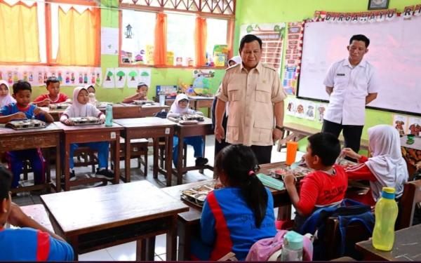 Thumbnail Berita - Presiden Prabowo Meninjau Program Makan Bergizi Gratis di Jakarta, Sampai Cek Menu Juga!