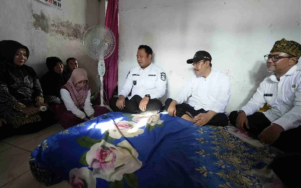 Thumbnail Berita - Dapat Hadiah Puisi dari Calon Siswi SR, Gus Ipul Semakin Bersemangat Wujudkan Program Prabowo