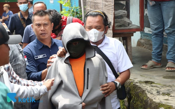 Foto Penangkapan tersangka pemilik industri sabu di Bandung (19/1). (Iwa/Ketik.co.id)