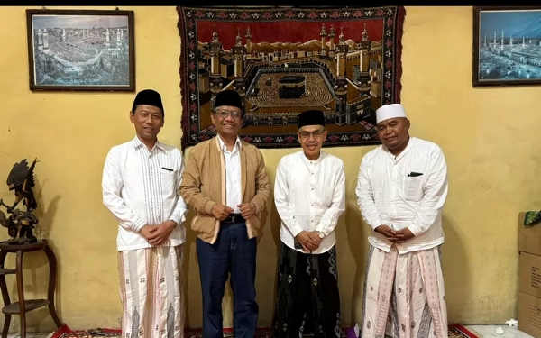 Thumbnail Prof. Mahfud MD menerima jajaran pengasuh Ponpes Annuqayah Guluk-Guluk, Minggu, 19 Januari 2025 ( foto : IG : abdalabs for Ketik.co.id )