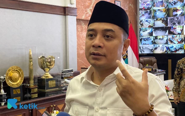 Thumbnail Berita - Wali Kota Surabaya Sabet Anugerah Kebudayaan PWI Pusat 2023
